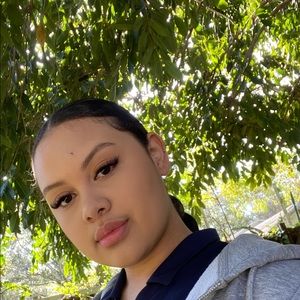 Meet your Posher, Dania